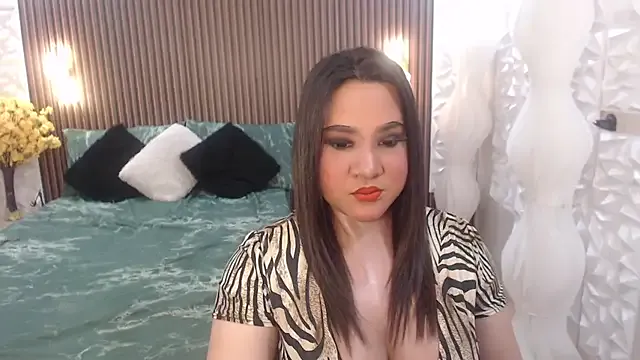 roouse – webcam model profile photo Image 6