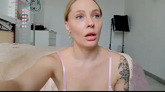 _Alice_1 – webcam model profile photo Image 10