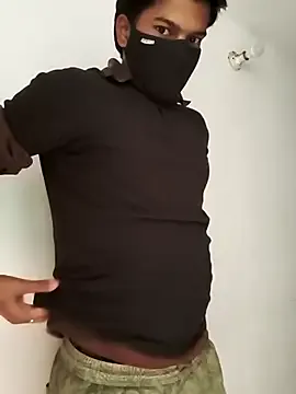 roouse – webcam model profile photo Image 8