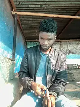 roouse – webcam model profile photo Image 4