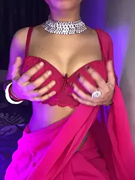 seraphine23 – webcam model profile photo Image 4