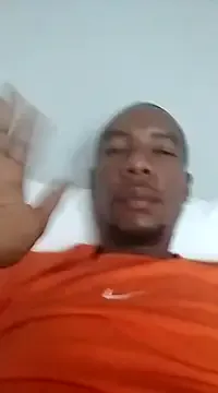 hugecrksam – webcam model profile photo