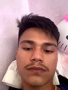 zui_lu – webcam model profile photo Image 3