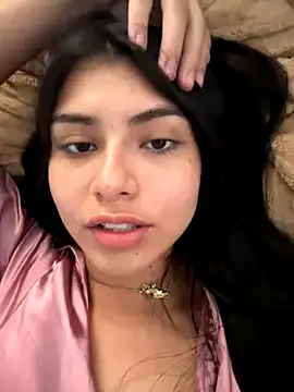 Mara – webcam model profile photo Image 3