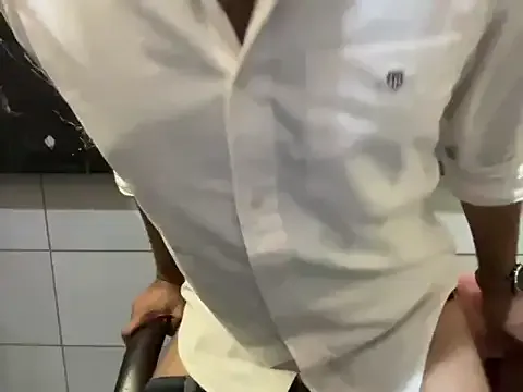 Khadija37 – webcam model profile photo Image 3