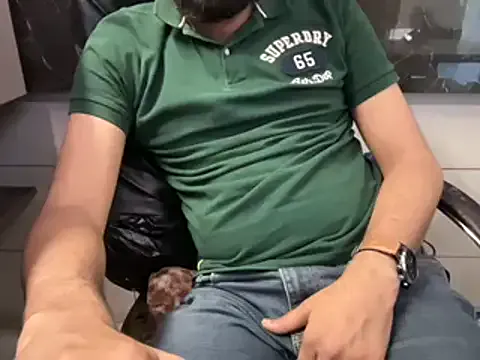 Khadija37 – webcam model profile photo Image 6