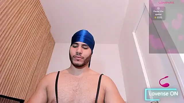 roouse – webcam model profile photo Image 12