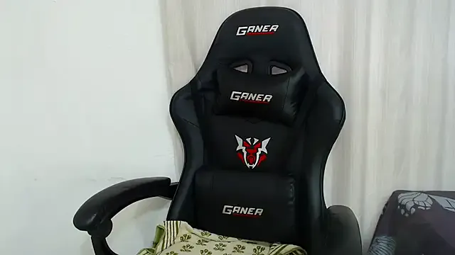 krysstal003 – webcam model profile photo Image 10