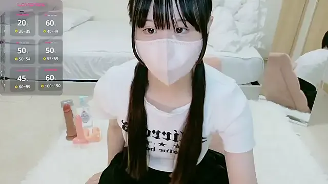 Yui-Ch – webcam model profile photo Image 10