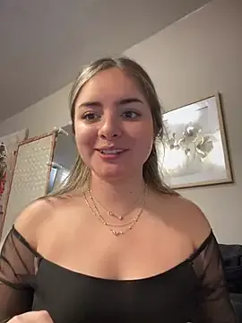 roouse – webcam model profile photo Image 18