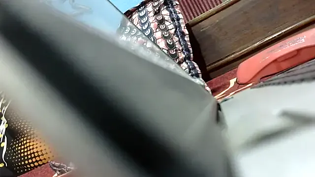 roouse – webcam model profile photo Image 2