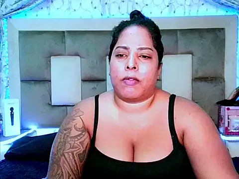 RollDolls – webcam model profile photo Image 3