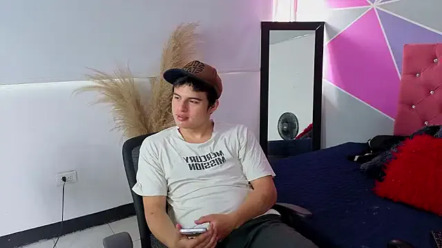  – webcam model profile photo Image 19