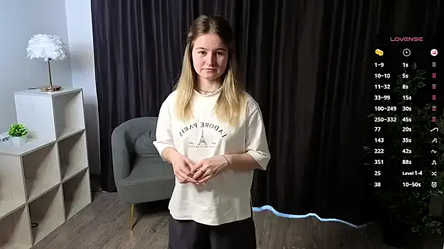 hina_porn – webcam model profile photo Image 2