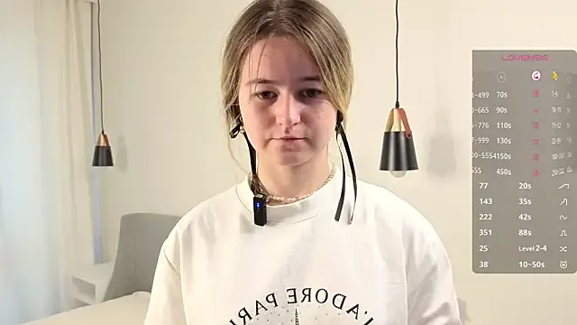 hina_porn – webcam model profile photo Image 4