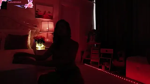 zui_lu – webcam model profile photo Image 7