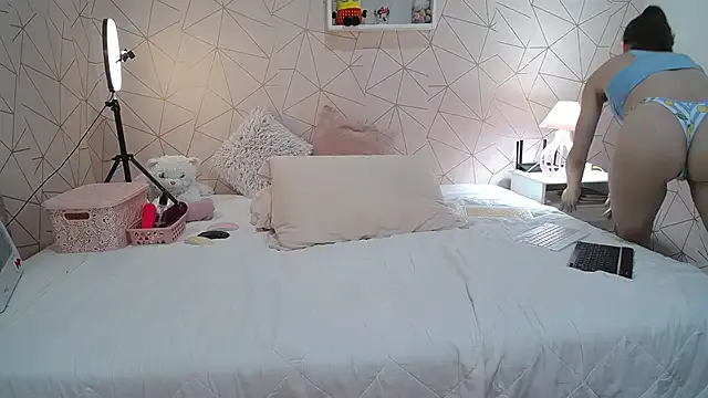 Alice_surprise – webcam model profile photo Image 4