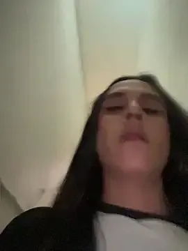 roouse – webcam model profile photo Image 3