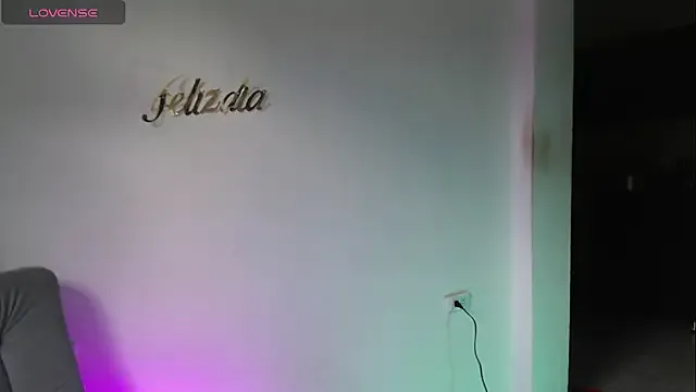 roouse – webcam model profile photo Image 9