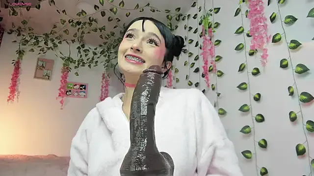 MAIKA_pyon – webcam model profile photo Image 3