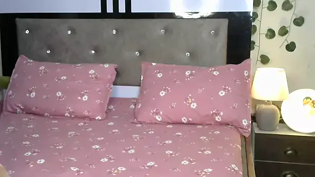 GouGou-111 – webcam model profile photo Image 9