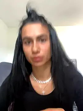 roouse – webcam model profile photo Image 7
