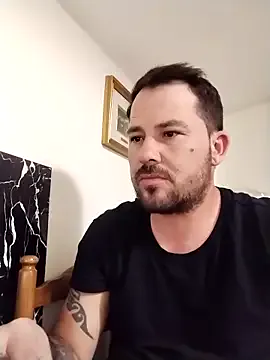 roouse – webcam model profile photo Image 6