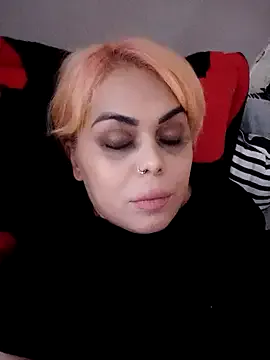 GouGou-111 – webcam model profile photo Image 3