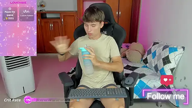 roouse – webcam model profile photo Image 19