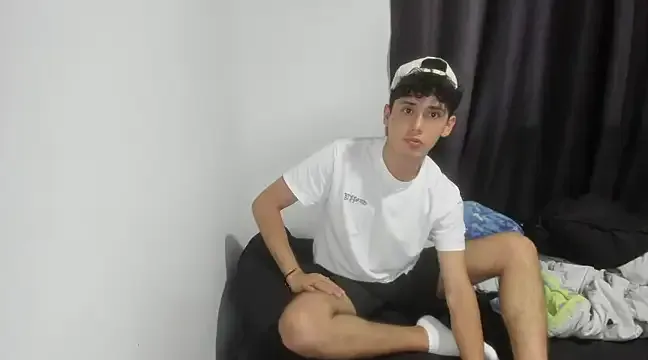 Benson18y – webcam model profile photo Image 1