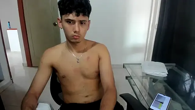 Benson18y – webcam model profile photo Image 10