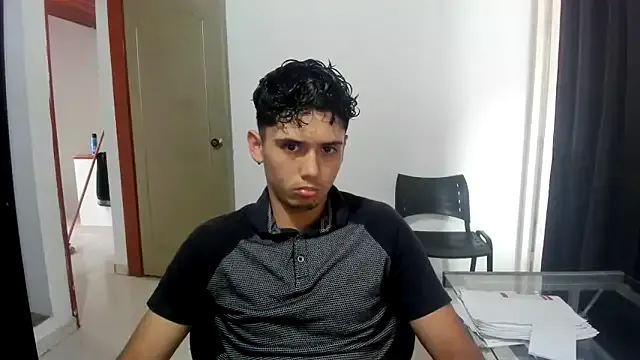 Benson18y – webcam model profile photo Image 11