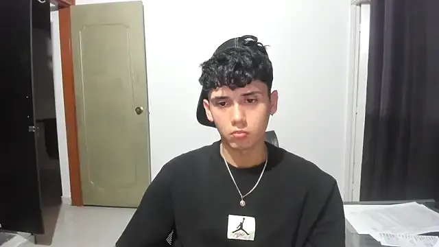 Benson18y – webcam model profile photo Image 15