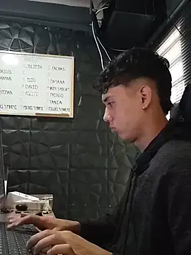 Benson18y – webcam model profile photo Image 17