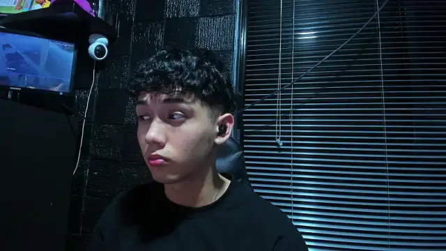 Benson18y – webcam model profile photo Image 19