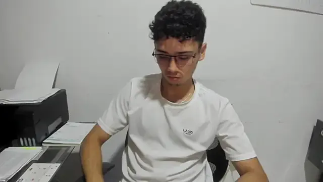 Benson18y – webcam model profile photo Image 3