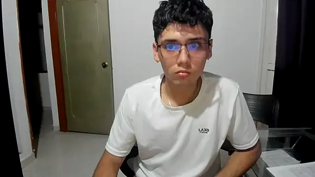 Benson18y – webcam model profile photo Image 6