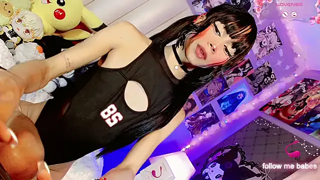 roouse – webcam model profile photo Image 12