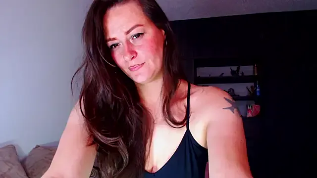 JulieRoyal – webcam model profile photo Image 13