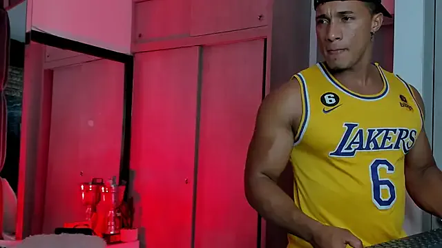 roouse – webcam model profile photo Image 3