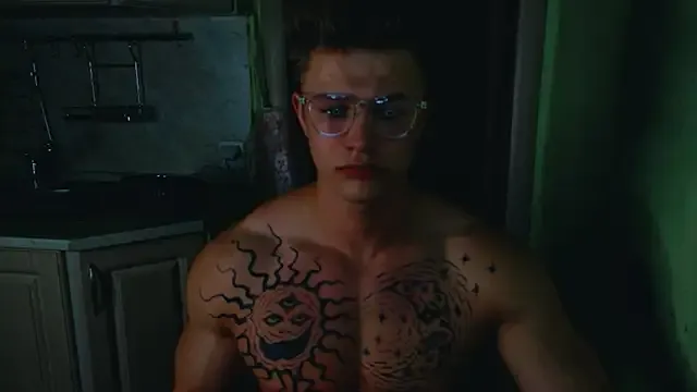 roouse – webcam model profile photo Image 3