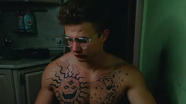 roouse – webcam model profile photo Image 4