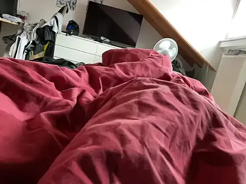 roouse – webcam model profile photo Image 9