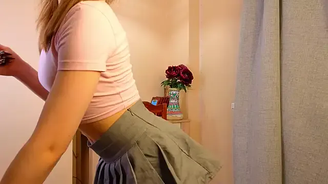 RollDolls – webcam model profile photo Image 2