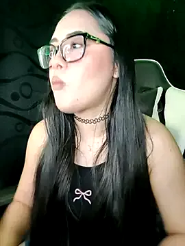 HornyMom_ – webcam model profile photo Image 4
