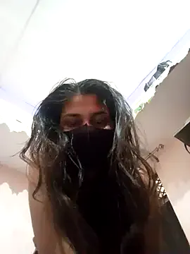 roouse – webcam model profile photo Image 2