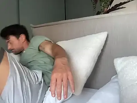 Awesomelusty – webcam model profile photo Image 3