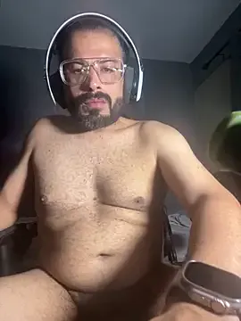 roouse – webcam model profile photo Image 5