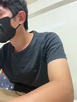 roouse – webcam model profile photo Image 10