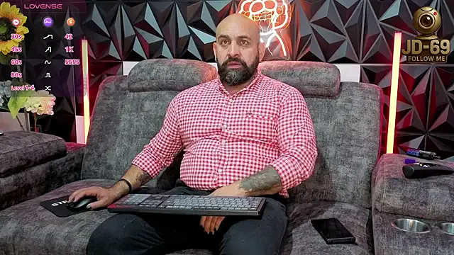  – webcam model profile photo Image 8